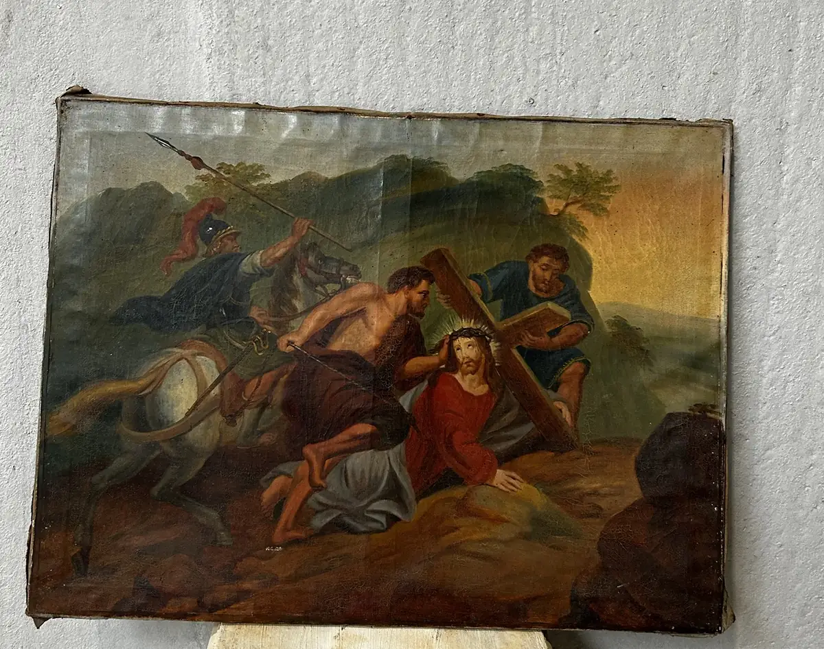 Oud olieverfschilderij op doek van een kruiswegstatie: Jezus valt onder het kruis